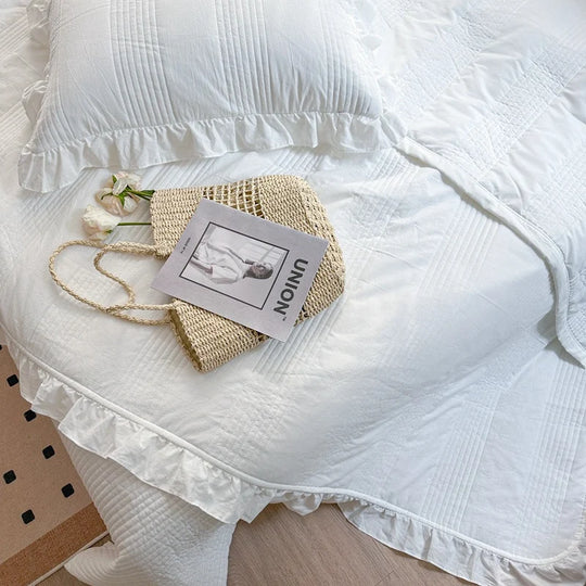 Ensemble de couvre-lit matelassé avec taies d'oreiller à volants pour femme 3
