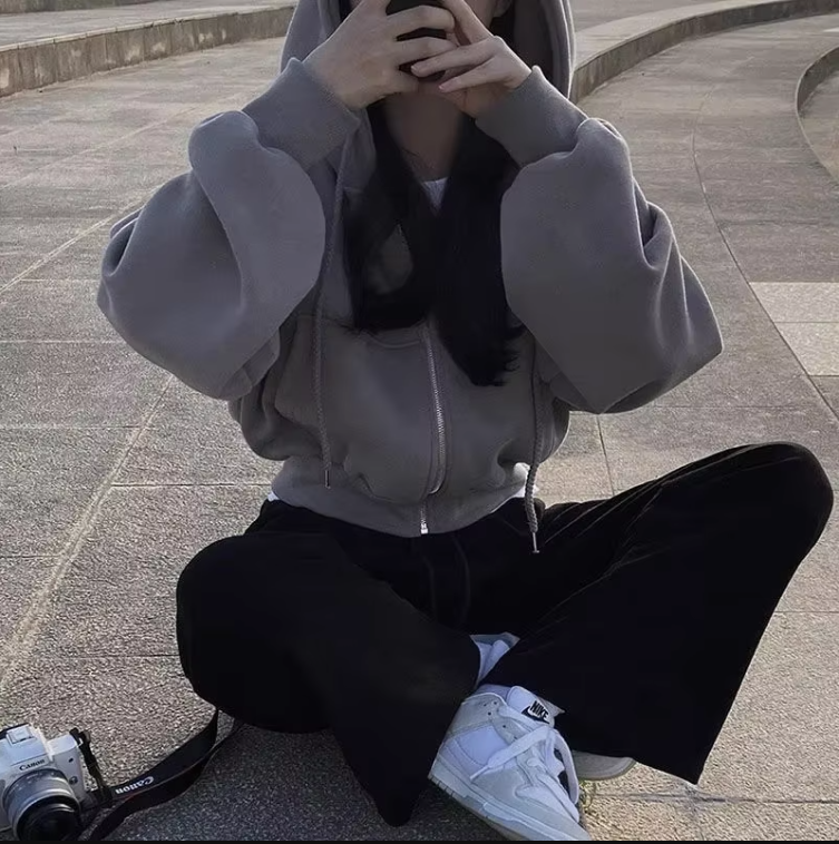 Sweat à capuche court surdimensionné pour femmes