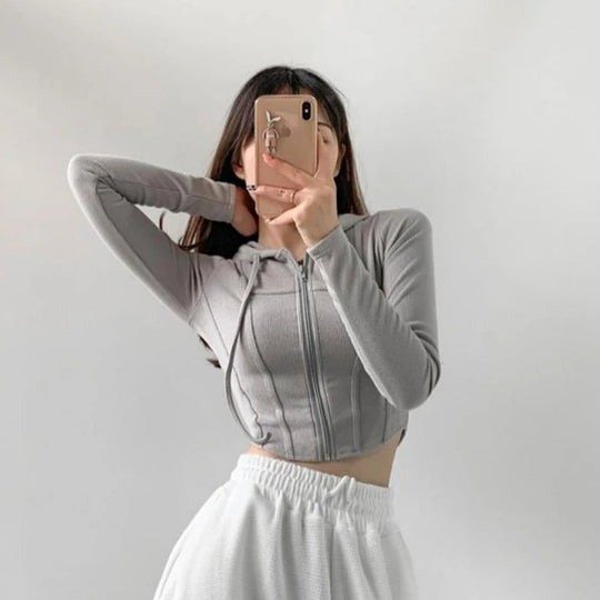 Sweat à capuche court ajusté zippé pour femmes