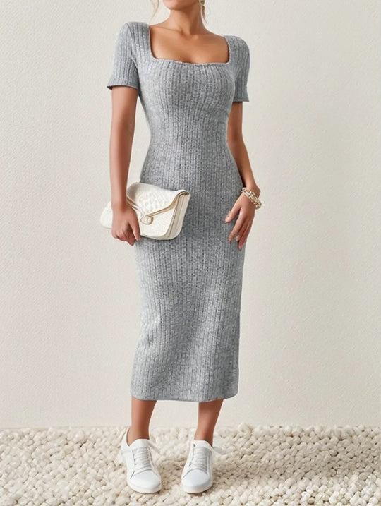 Robe mi-longue en tricot à col carré pour femme