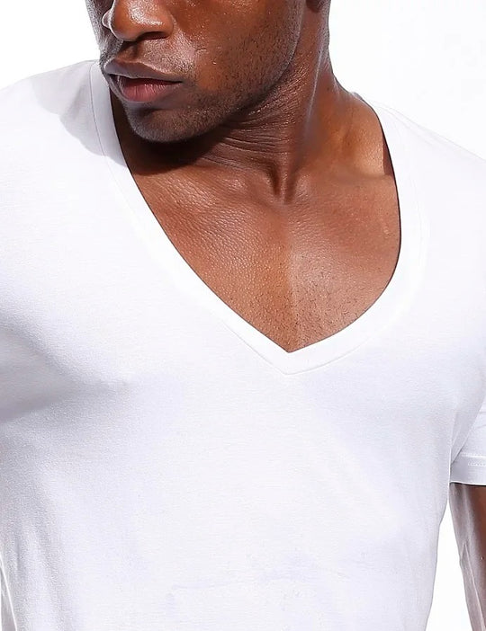 T-shirt à col en V profond pour homme