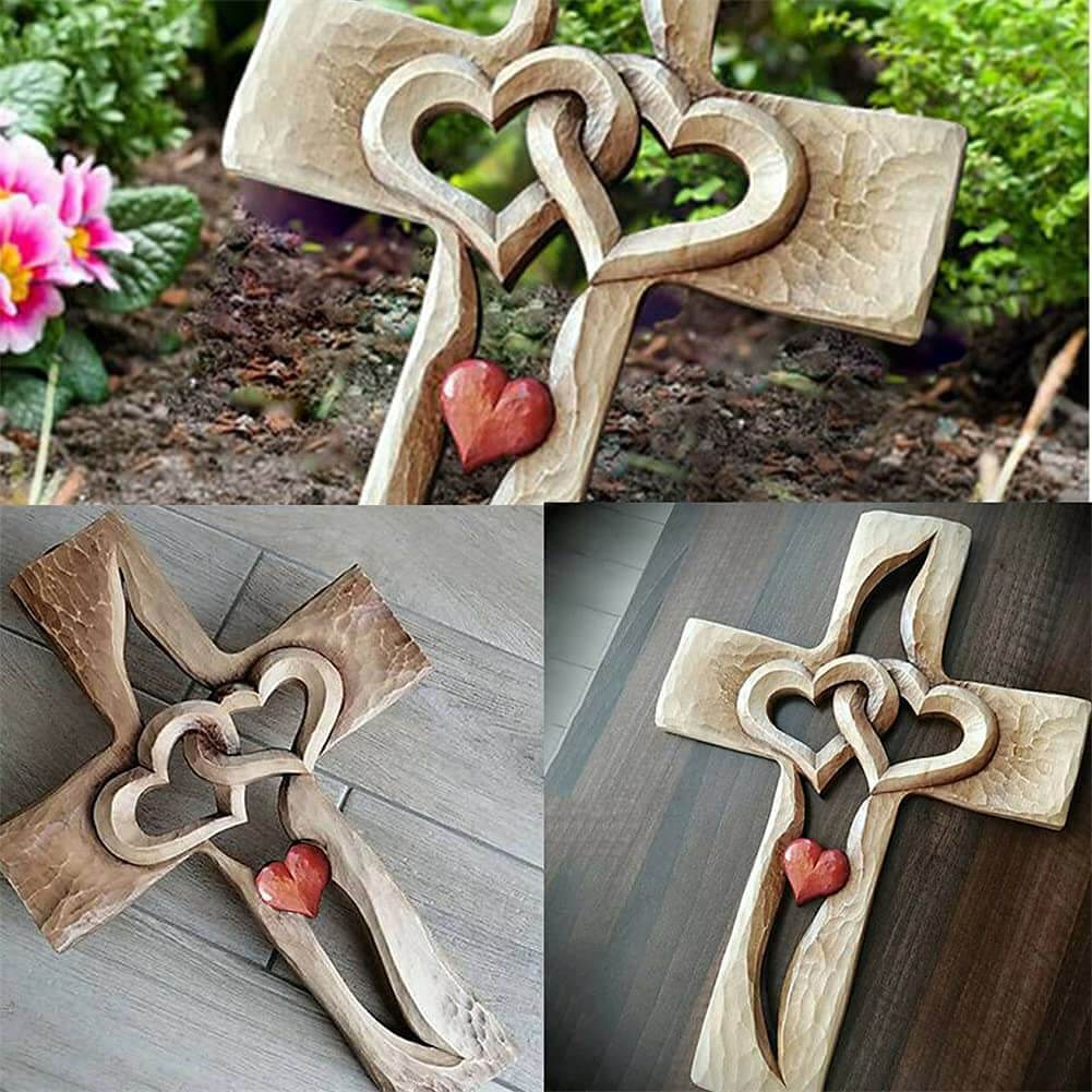 Coeurs entrelacés - Croix en bois sculptée