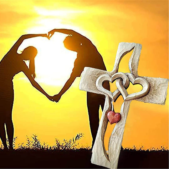 Coeurs entrelacés - Croix en bois sculptée